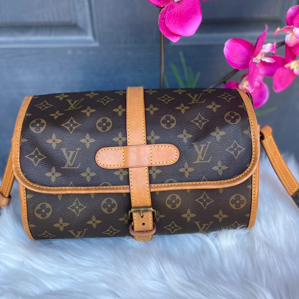 LOUIS VUITTON Shoulder bag